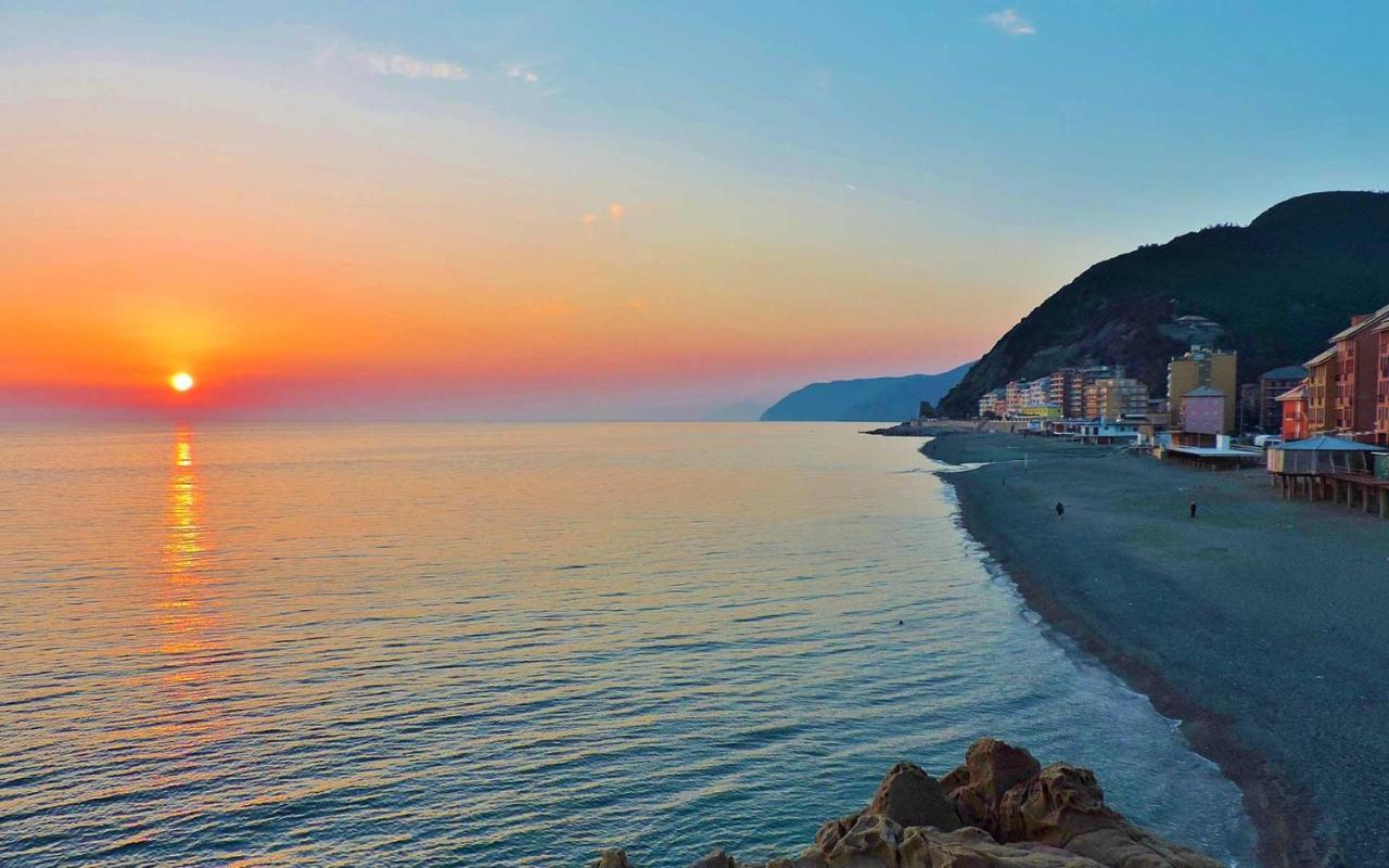Leo Holiday Homes Deiva Marina Bagian luar foto