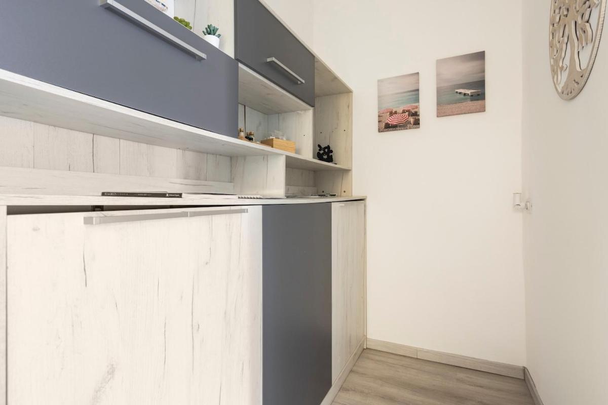 Leo Holiday Homes Deiva Marina Bagian luar foto