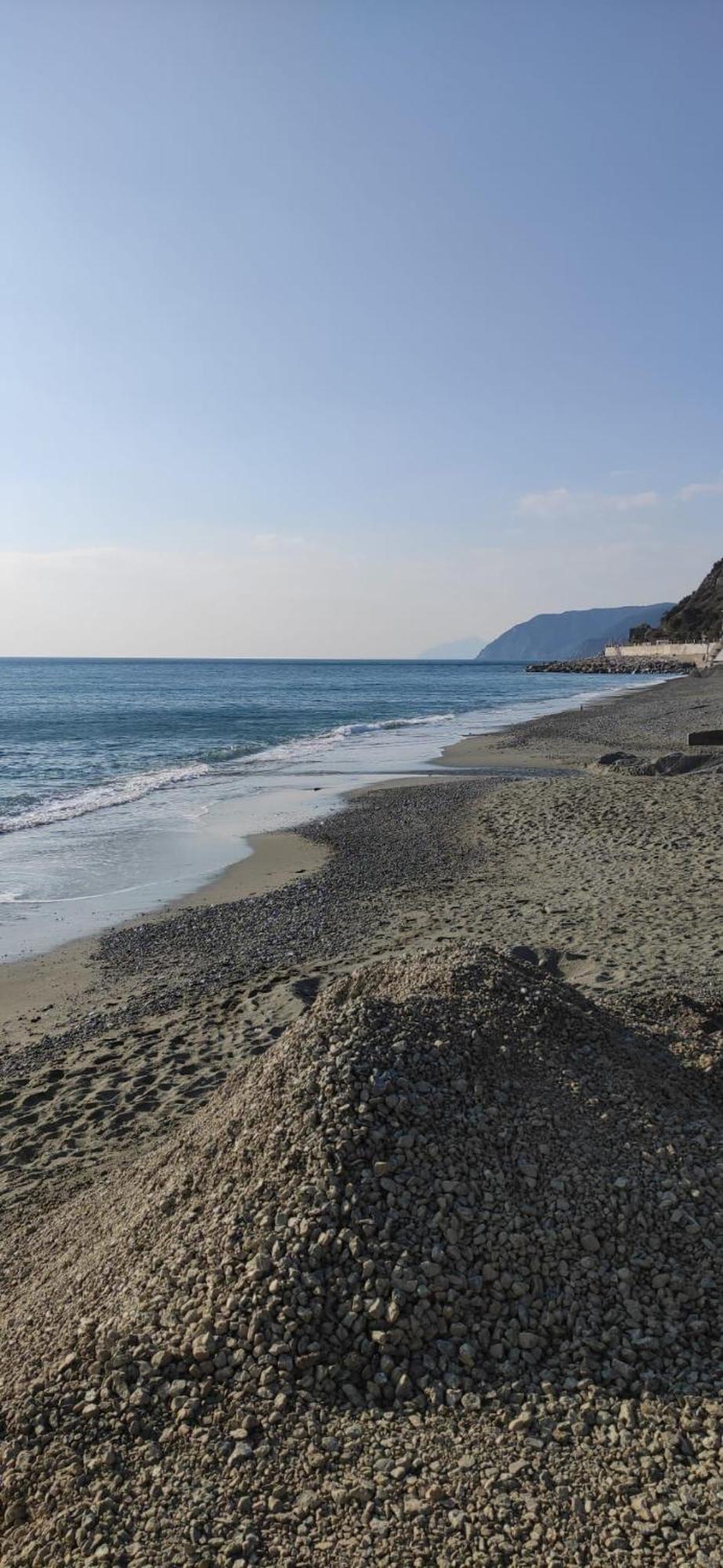 Leo Holiday Homes Deiva Marina Bagian luar foto