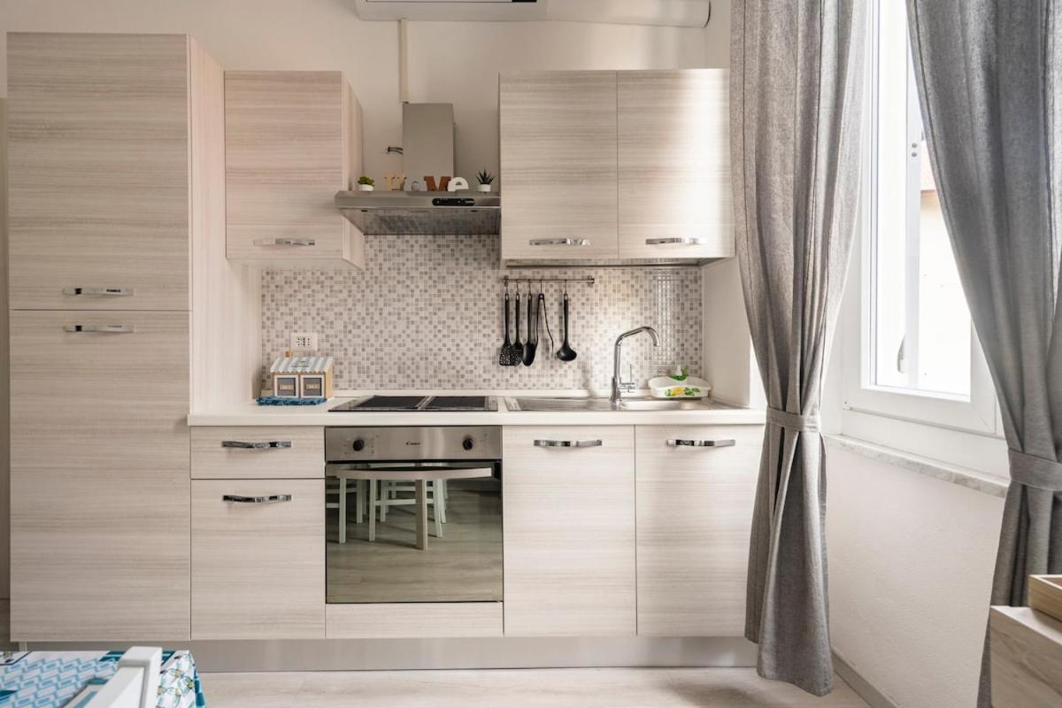 Leo Holiday Homes Deiva Marina Bagian luar foto