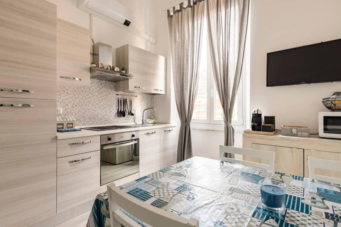 Leo Holiday Homes Deiva Marina Bagian luar foto